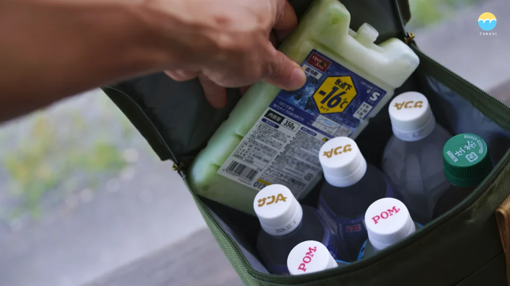 ソフトクーラーボックス（クーラーバッグ）に保冷剤を入れる