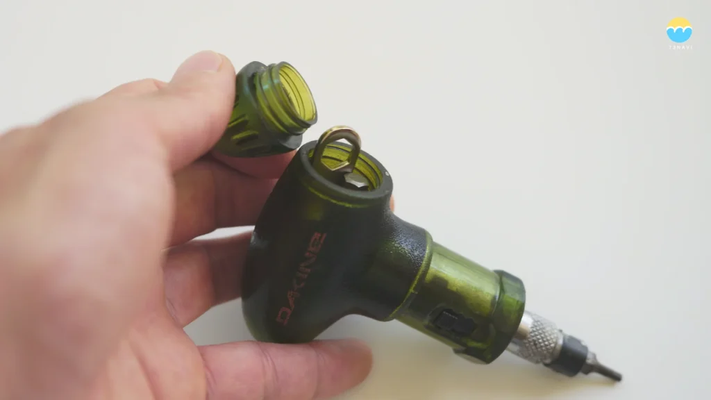 サーフボード用ラチェットツールのビット収納ポケット