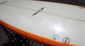 サーフボード ワックスのキレイな剥がし方「動画あり」リムーバーとウエスでキレイに拭き取る